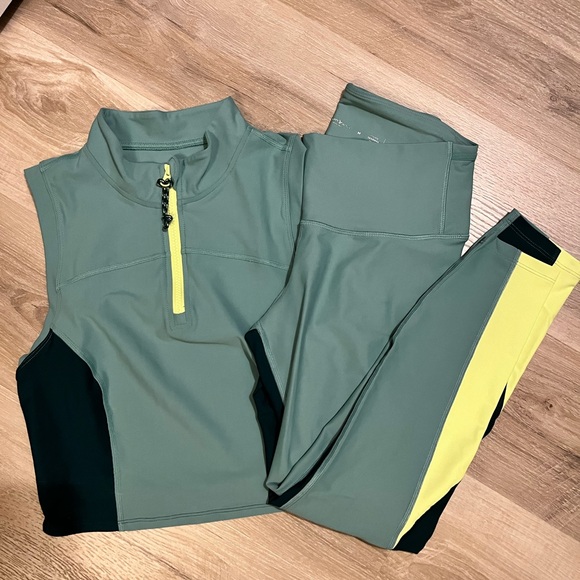 2 activewear sets Medium - Picture 3 of 7